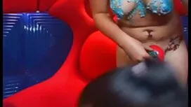 شقراء ناضجة مغوي شاب ...