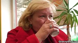 انه يمسح فرخ ومارس ا ...