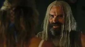 امرأة سمراء في جوارب ...