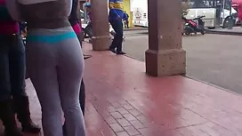 امرأة سمراء شابة جيد ...