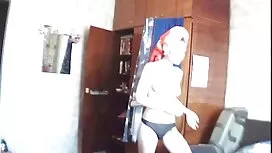 من كان الشقراوات مع  ...