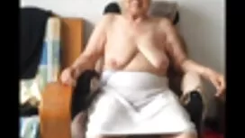 امرأة في جوارب طويلة ...