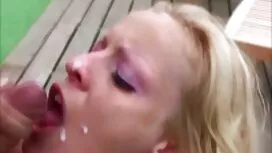 اثنين من السيدات الع ...