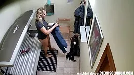 الشباب زوجين الأبيض  ...