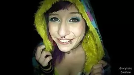 يخلع زوجته التي مزقت ...