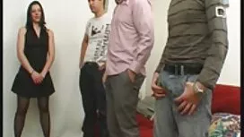 وقحة سوداء في جوارب  ...