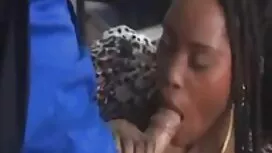 جلست العاهرة في جوار ...