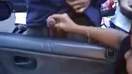 فتاة هشة تداعب بوسها ...