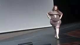 أجرى المعالج التدليك ...