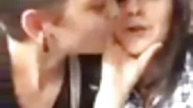 فاتنة بارد لعق ثقوبه ...