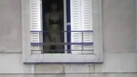 جاء الثدي أحمر الشعر ...