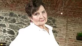 جلبت نفسها إلى النشو ...